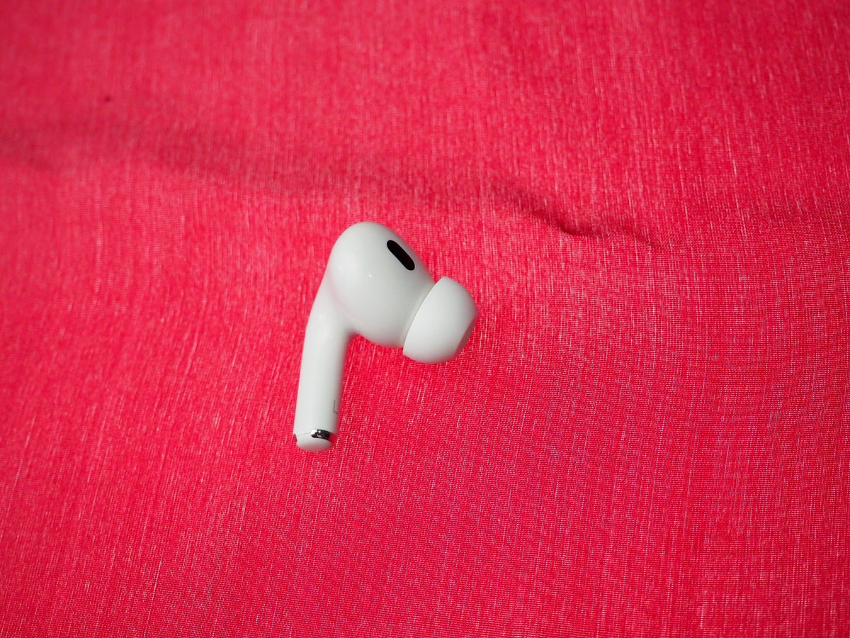 Apple Airpods Pro 2 (A3048) Left Bluetooth Earbud Only Working (backround Noise)