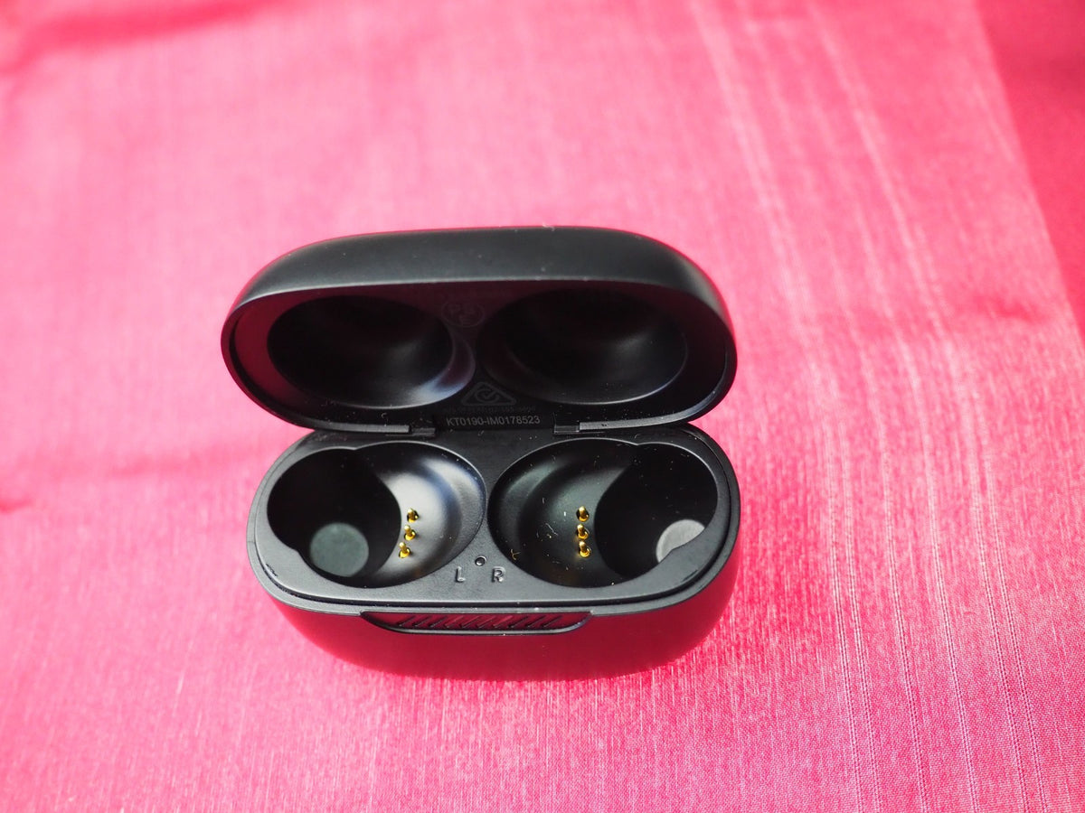 JBL Live Free Charging Case Only & Working
