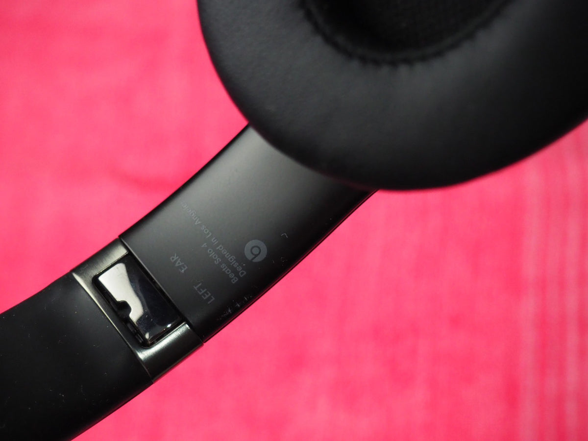 Beats Solo 4 Black Bluetooth Headphones & Only One Side Works