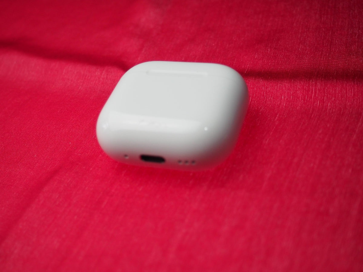 Genuine Wireless Charging Case for Apple AirPods 4 (ANC) (A3059)  Working