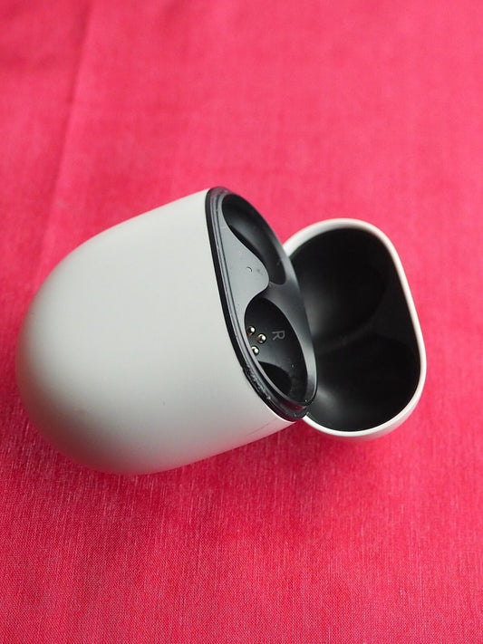 Google Pixel Buds 2 G1013 CASE  ONLY & NOT WORKING