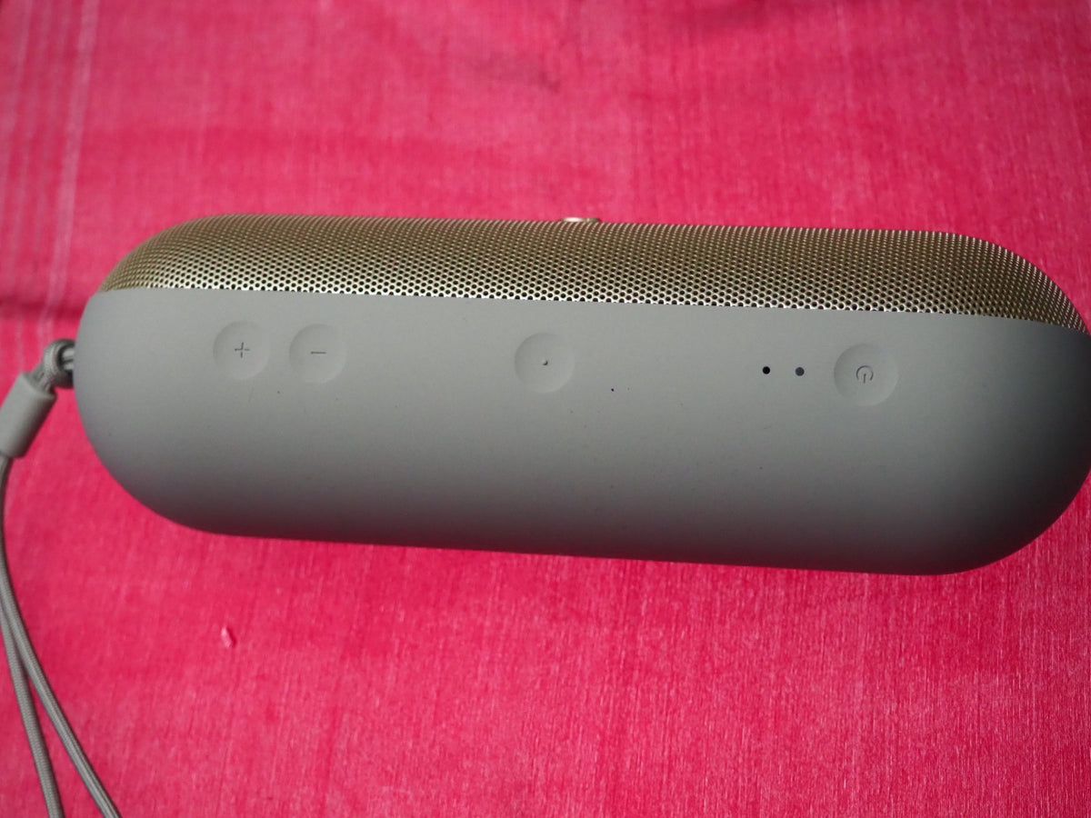 Beats Pill A3211 Bluetooth Wireless Speaker & Wont hold charge