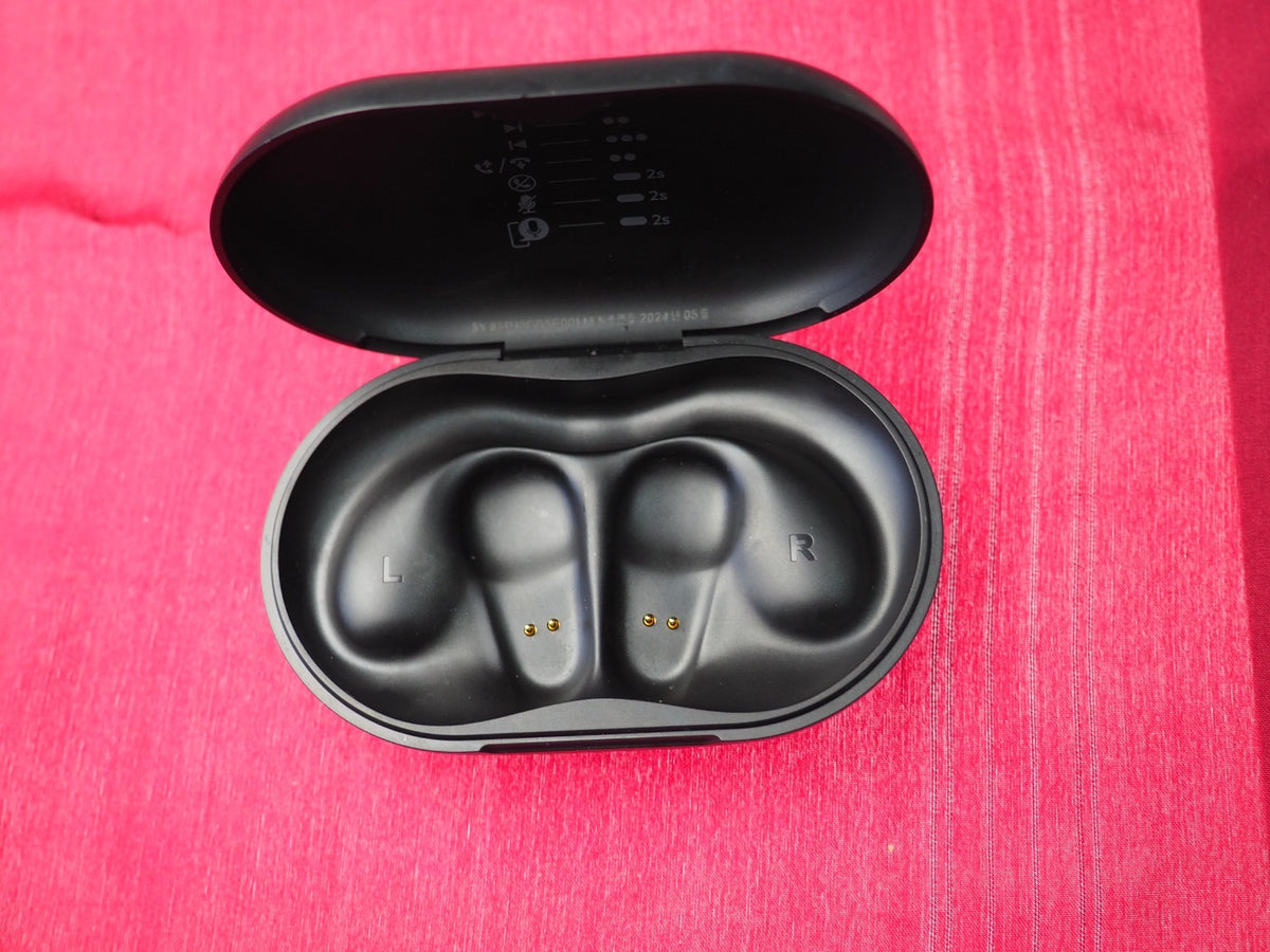 Belkin Soundform Clearfit Charging Case Only & Working