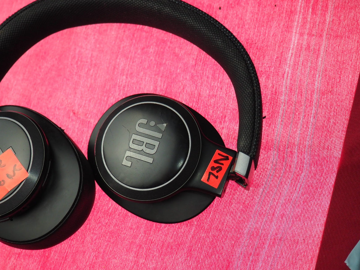 Jbl Live 660 Bluetooth Headphones No Sound Left & Snapped