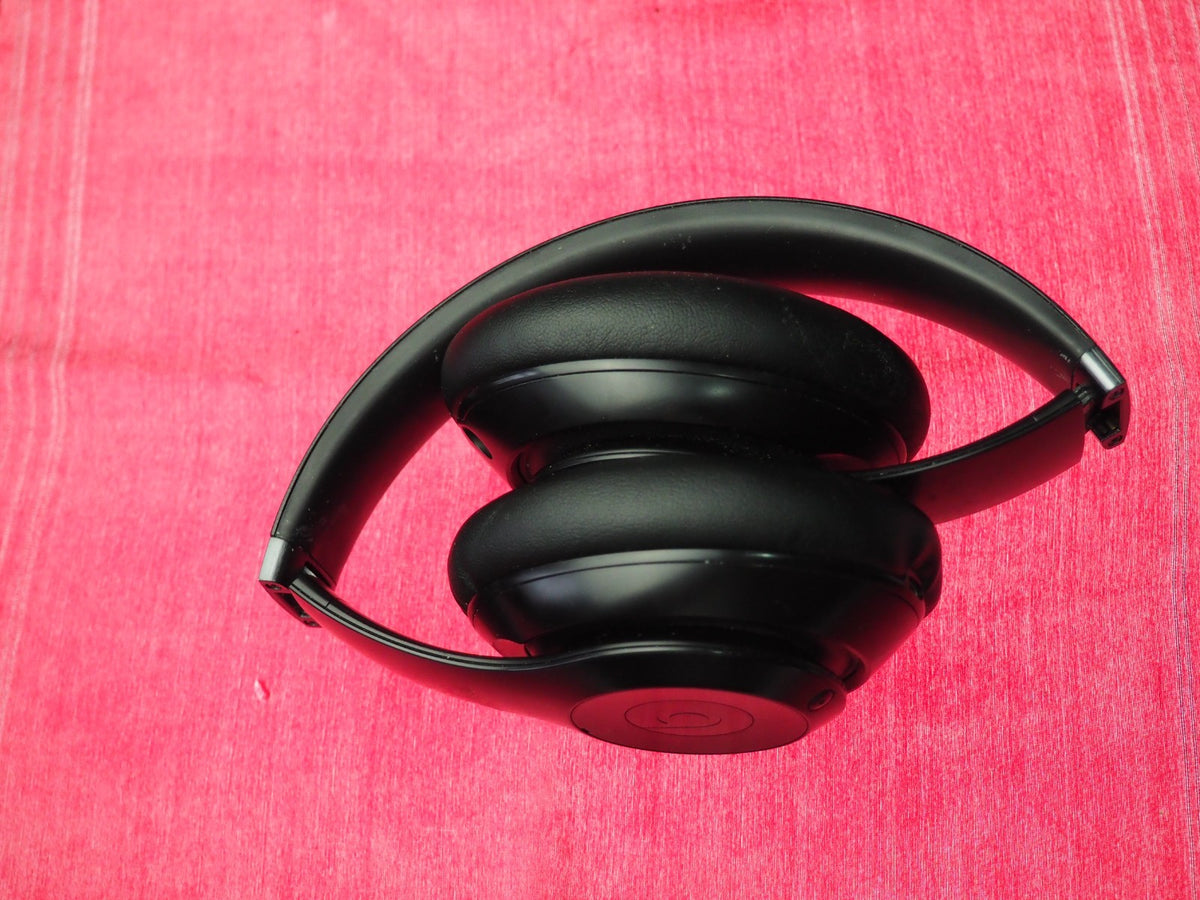 Beats Studio Pro Black Bluetooth Headphones & Working