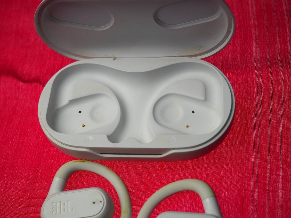 JBL Sound gear Sense Bluetooth Earbuds Only & Not Working