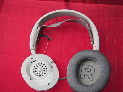 Steelseries Arctis Nova 1 Wired Headset Missing one Earpad