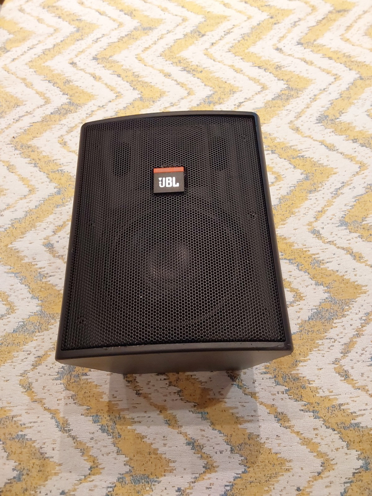 JBL Control 25AV  compact, 2-way shielded monitor speaker