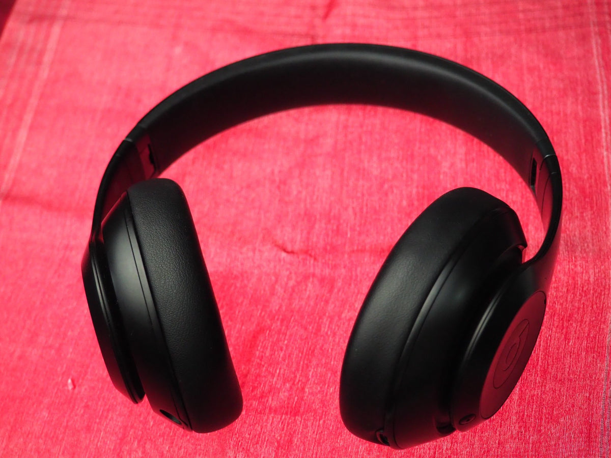 Beats Studio Pro Black Bluetooth Headphones & NOT Working