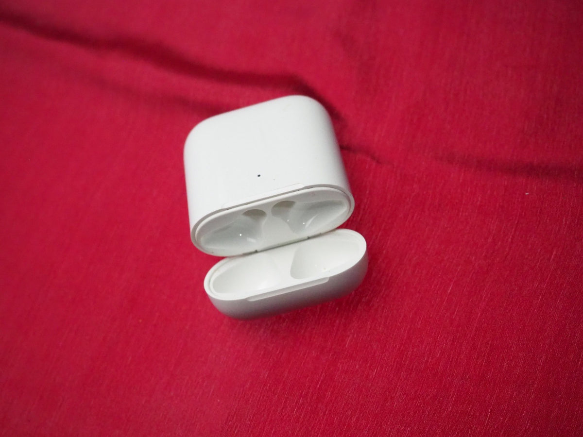 Apple Airpods (A1938) Charging Case Only & Working