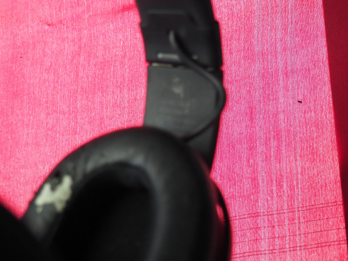 Skullcandy Crusher Bluetooth Headphones & Working but Damaged