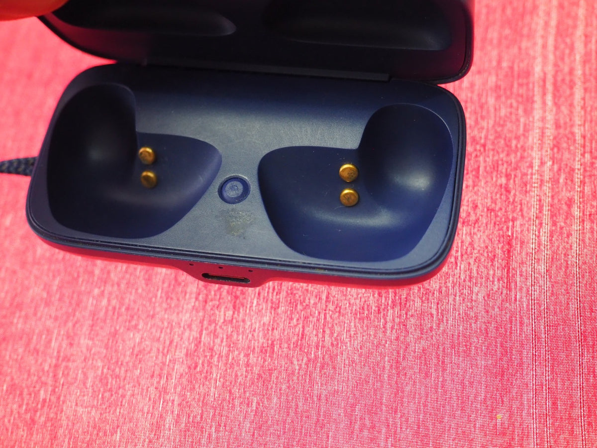 Jaybird Vista 2 Case Only & Working With Broken Hinge