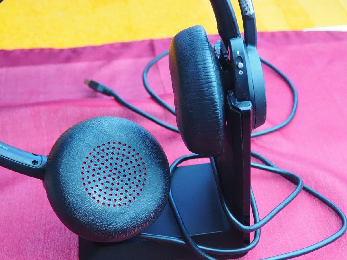 Plantronics Voyager Focus UC Headset Model B825 + STAND (No Dongle)