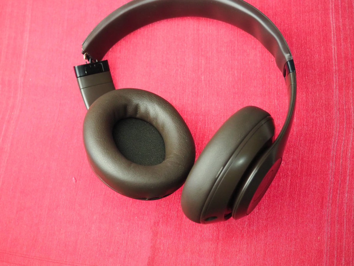 Beats Studio Pro Bluetooth Headphones Working But Snapped