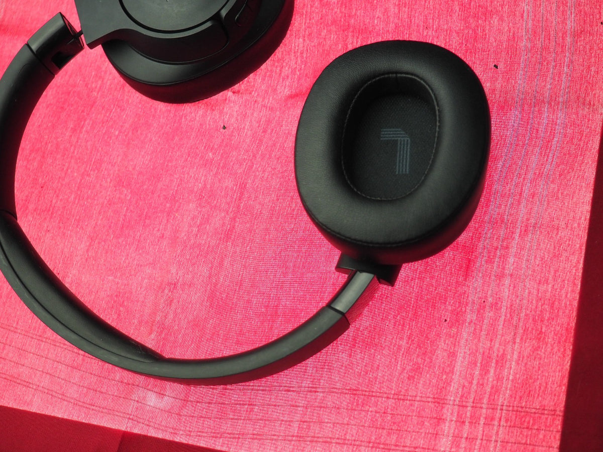 JBL Tune720 Bluetooth Headphones & Fully Working But Snapped