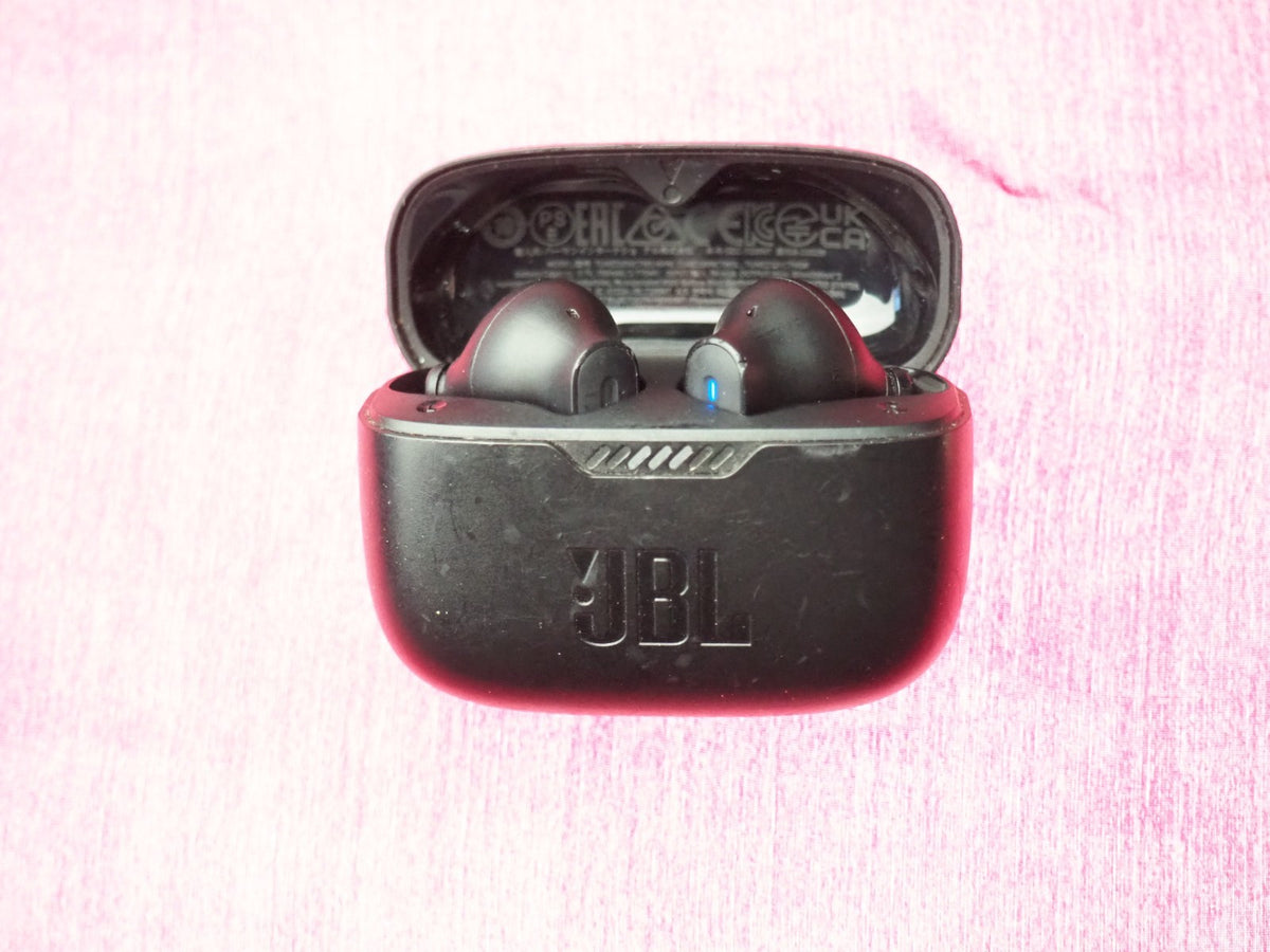 JBL Tune 230 Bluetooth Earbuds