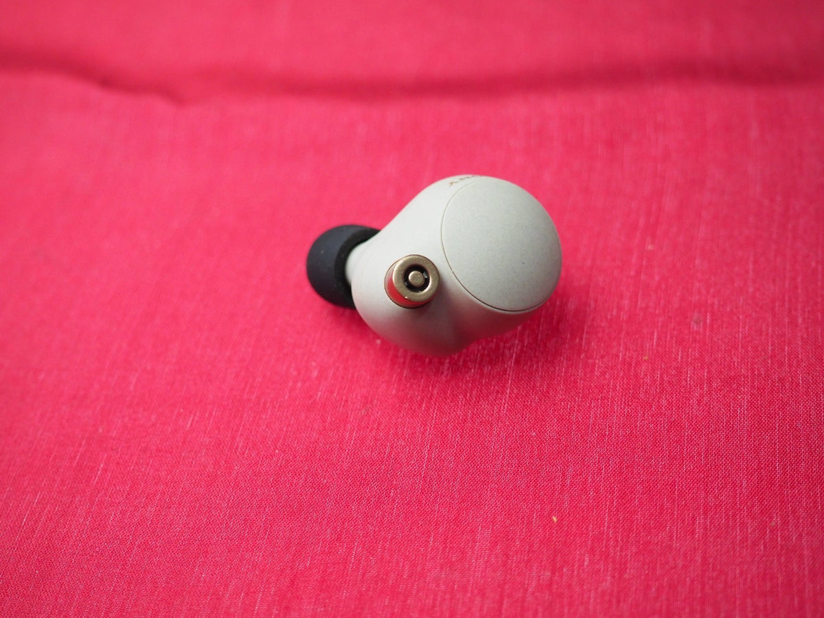 Sony 1000XM4 Left  Earbud Only & Working-battery charges to 50 percent