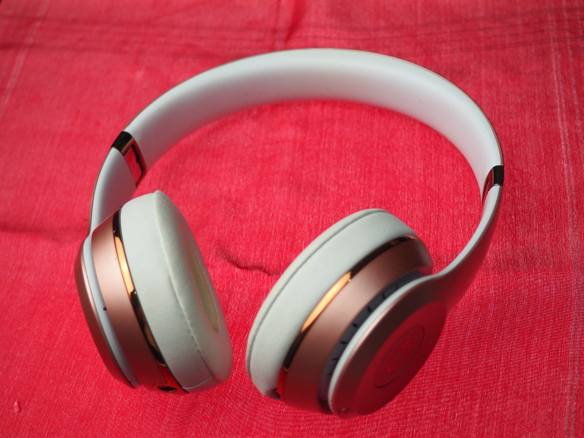Beats Solo 3 Red & White Bluetooth Headphones & NOT Working