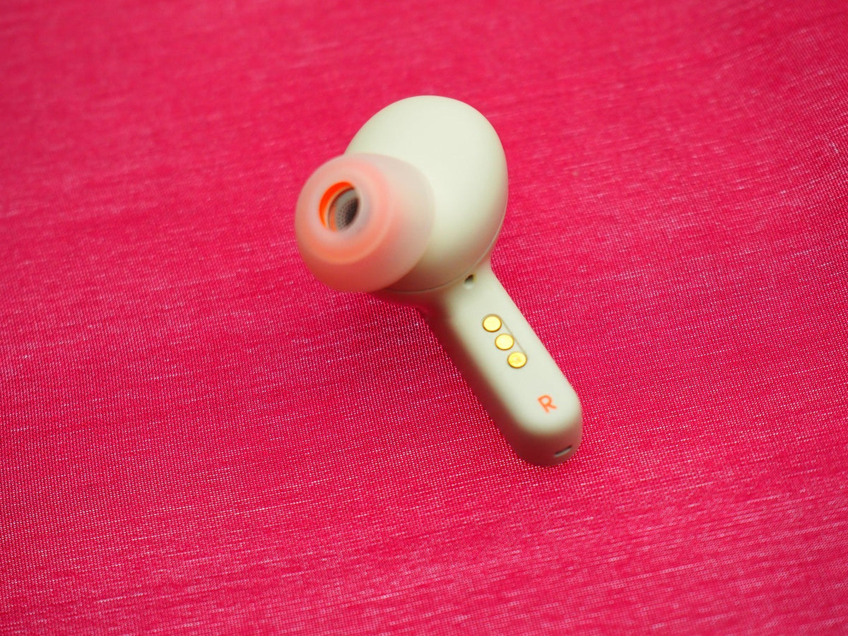 JBL Live Pro + Right Bluetooth earbud Only & Working