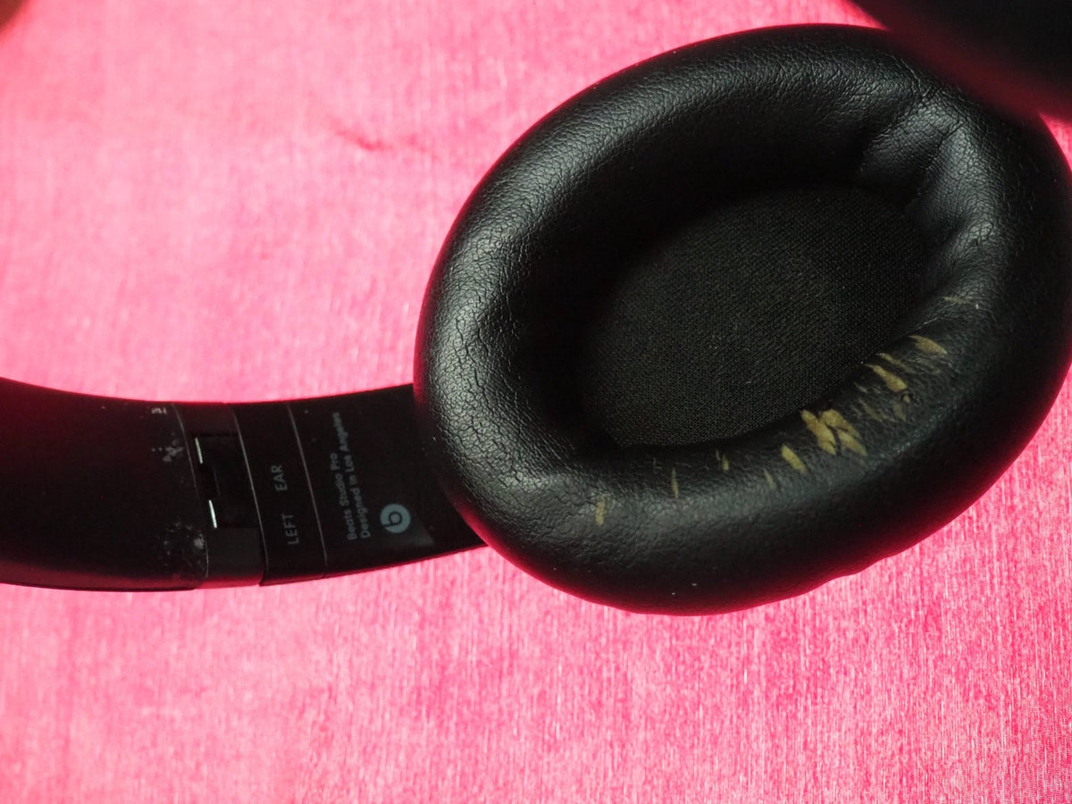 Beats Studio Pro Black Bluetooth Headphones & Working