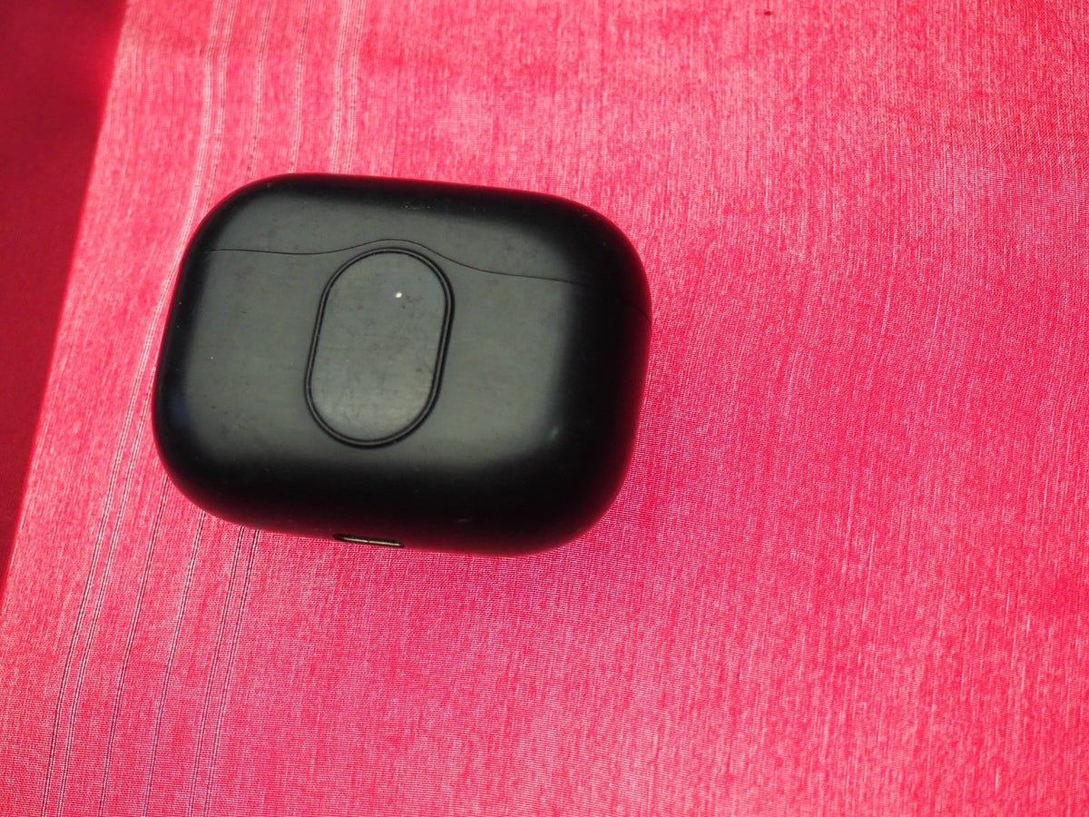 A90 Pro Bluetooth Earbud Case Only & Working