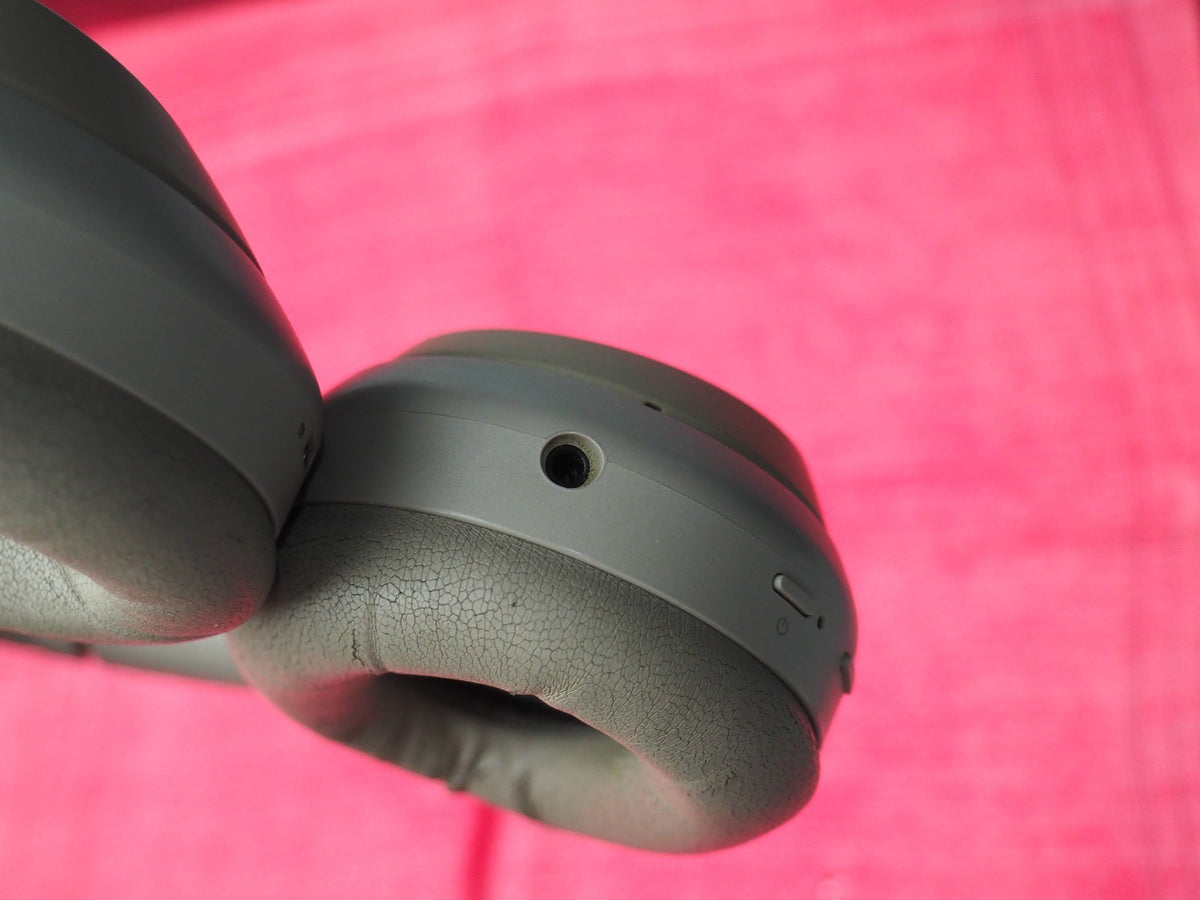 Sony WH-1000XM4 Bluetooth Headphones & Working