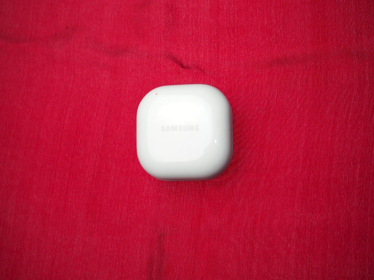 SamsungSM-R177 Charging Case  Only & Working (Broken Hinge)