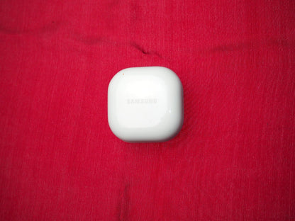 SamsungSM-R177 Charging Case  Only & Working (Broken Hinge)