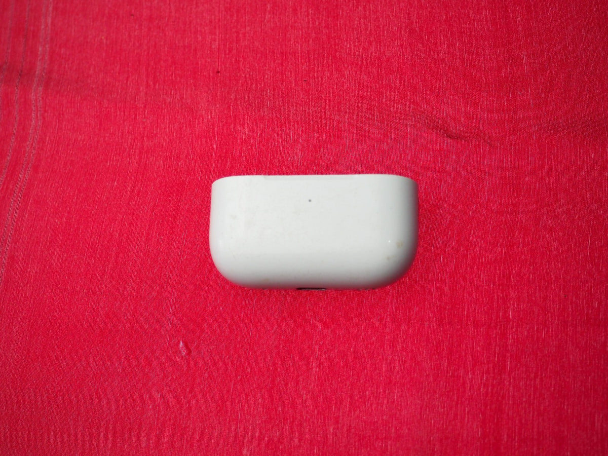 Apple Airpods 2 A2968 Case Only & Working BUT SNAPPED