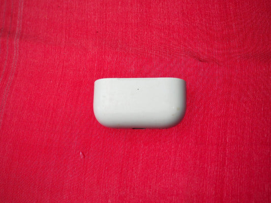 Apple Airpods 2 A2968 Case Only & Working BUT SNAPPED