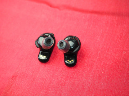Bose Quietcomfort 2 ii Case Left Right Earbud Only & Right is Broken