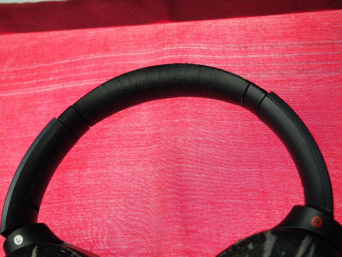 Sony WH-1000XM2 Bluetooth Headphones Working