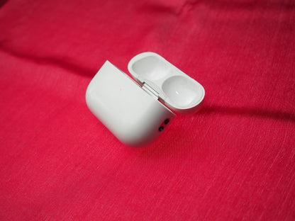 Genuine Apple Airpods Pro 2 (A2700) Wireless Charging Case & Working
