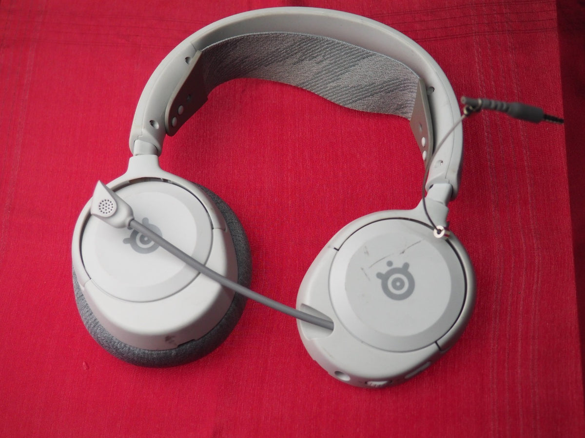 Steelseries Arctis Nova 1 Wired Headset Missing one Earpad