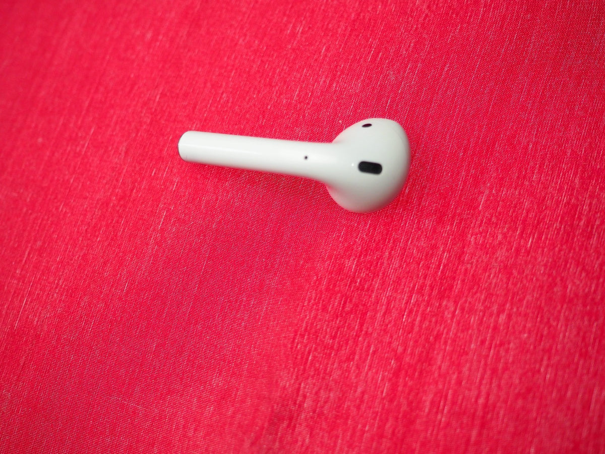 Apple Airpods Left (A2031) Bluetooth Earbud Only & Working
