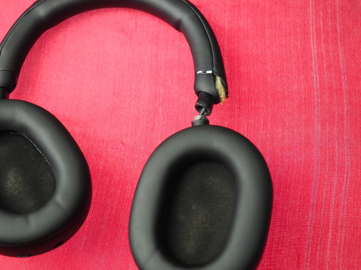 Sony WH-1000XM5 Bluetooth Headphones Working But Snapped
