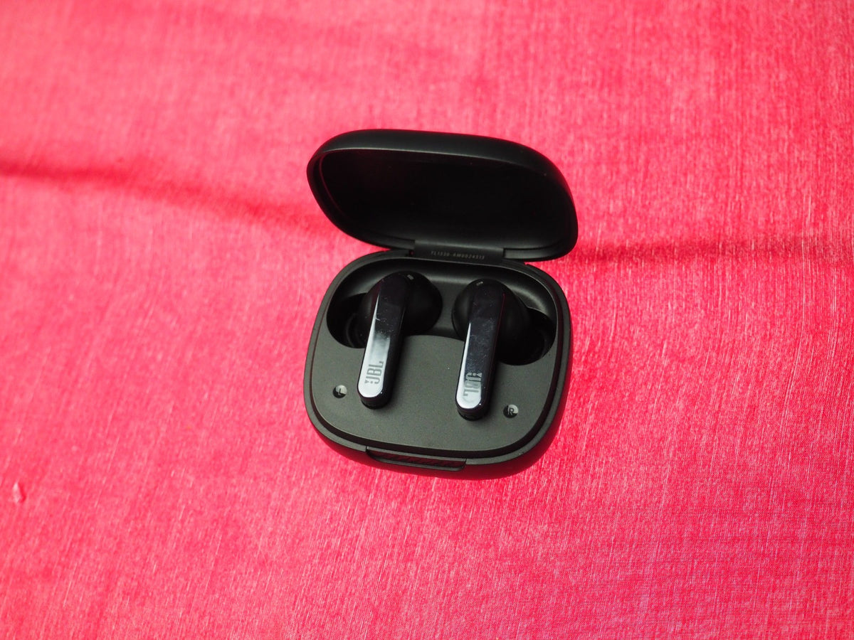JBL Live Pro 2 Bluetooth Earbuds Only & Working
