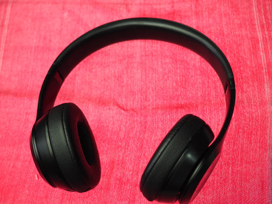 Beats Solo 3 Black Bluetooth Headphones & Only One Side Works