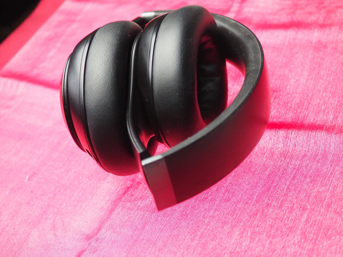 Beats Studio Pro Black Bluetooth Headphones & NOT Working
