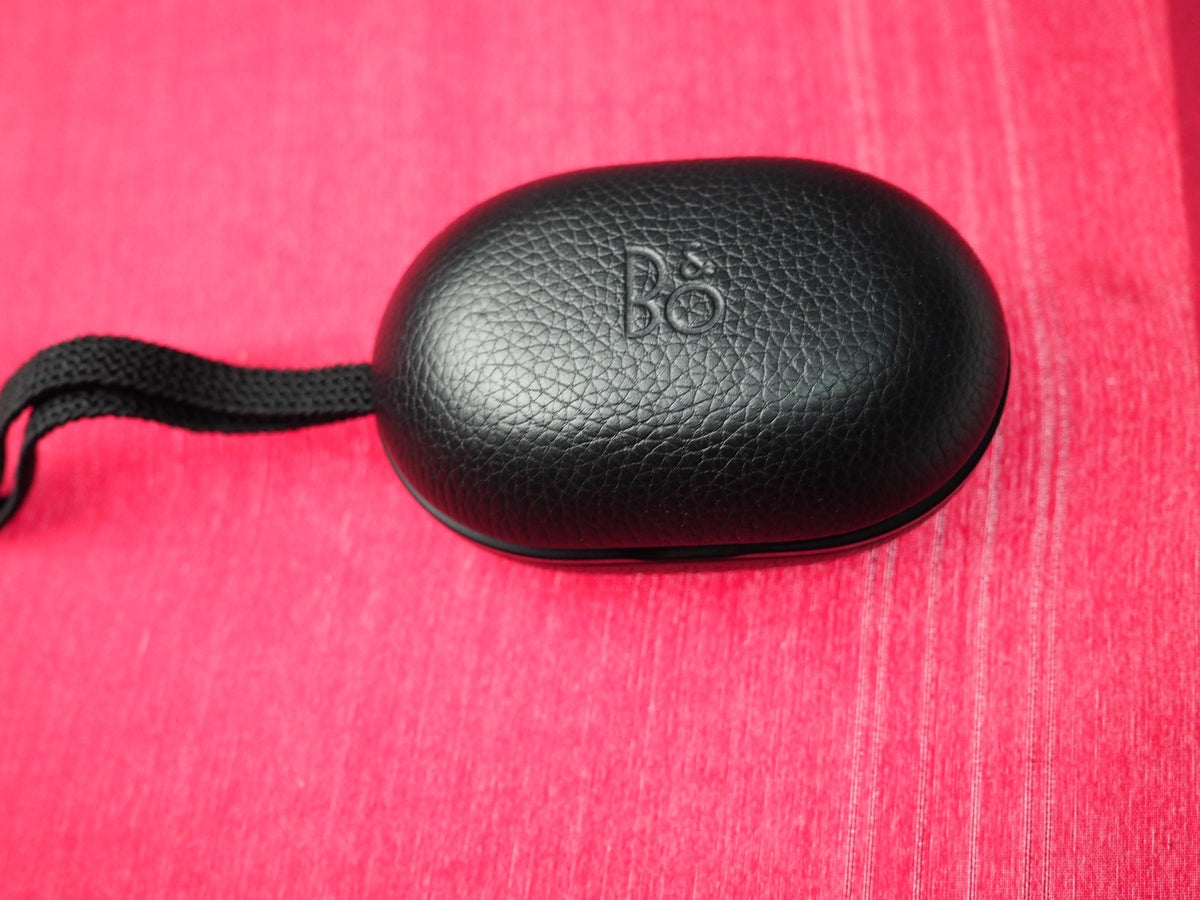 Bang & Olufsen Beoplay E8 3RD GEN Charging Case Only & Working