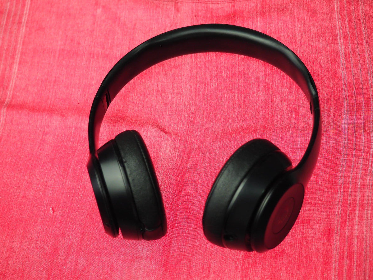 Beats Solo 3 Bluetooth Headphones & Working