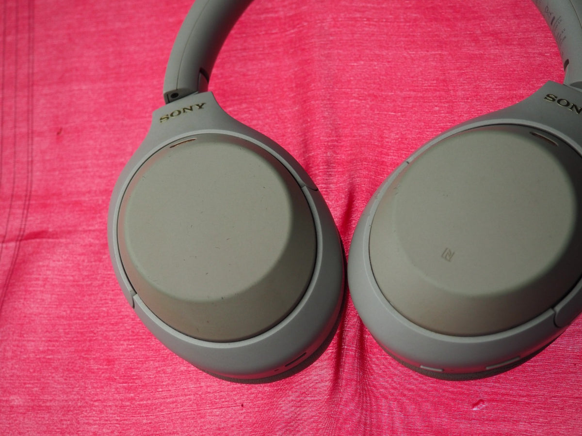 Sony WH-1000XM4 Bluetooth Headphones & Working