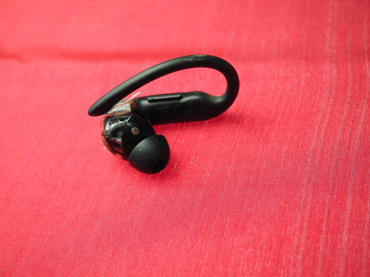 Powerbeats Pro 2 Right Earbud Only & Not Working Damaged