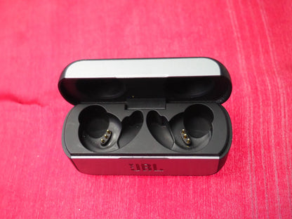 JBL Reflect Flow Charging Case Only & Working