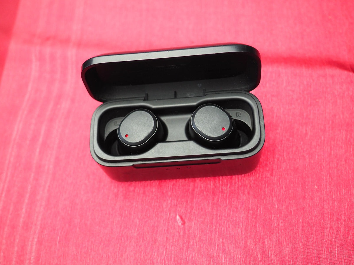 Skullcandy V2VYW Bluetooth Earbuds