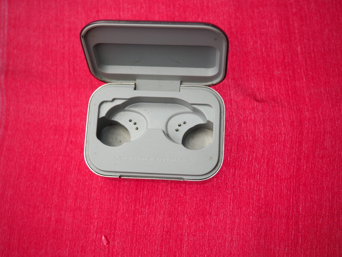 Master & Dynamic CABFBPW1YG0361 Case Only & Working