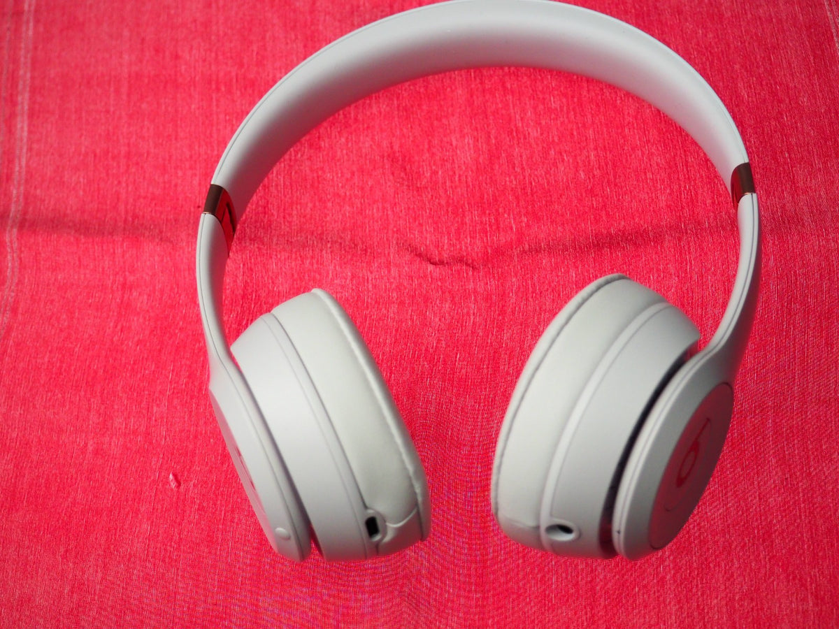 Beats Solo 4 Lilac Bluetooth Headphones & Only One Side Works Fuzzy Sound