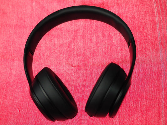 Beats Solo 3 Black Bluetooth Headphones & NOT Working