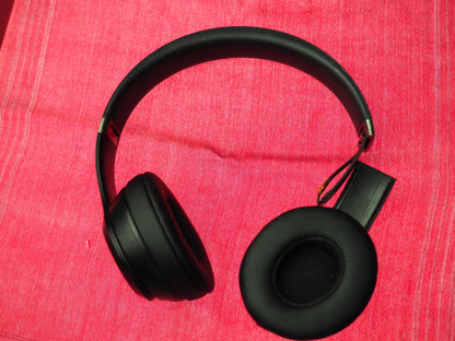 Beats Solo 4 Bluetooth Headphones & Working But Damaged