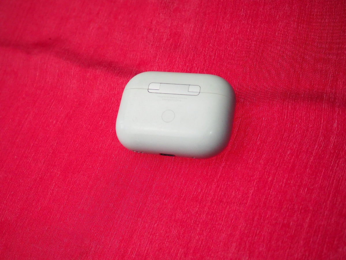 Genuine Apple Airpods Pro 2 (A2700) Wireless Charging Case & Working
